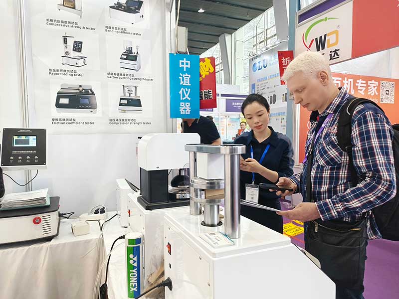 海外客戶咨詢場面.jpg 海外客戶咨詢場面